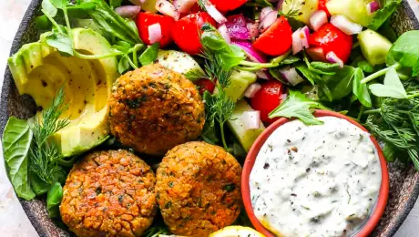 Falafel Bowl med 6 falafler og 2 spreads