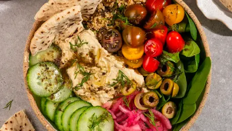 Hummus Bowl med Hummus, dukkah og zatar med hjemmelavet pitabrød